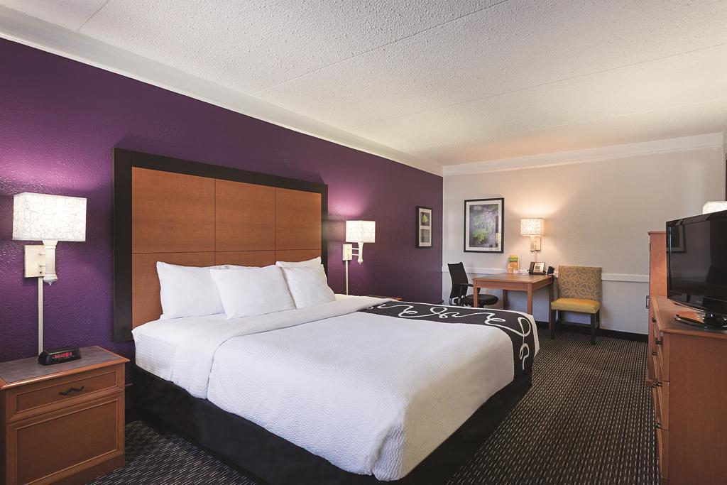 Quality Inn & Suites North Charleston - Ashley Phosphate Экстерьер фото