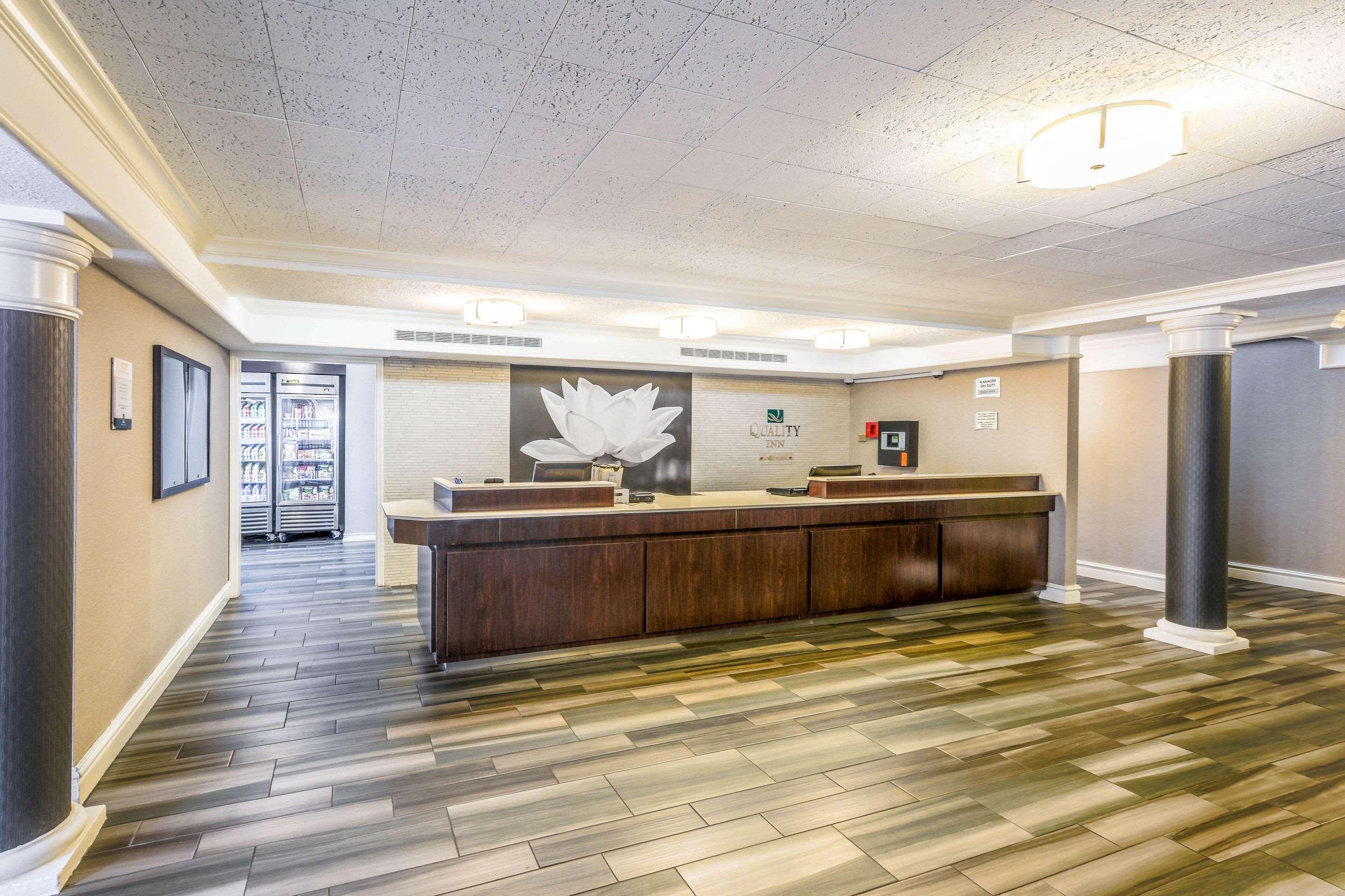 Quality Inn & Suites North Charleston - Ashley Phosphate Экстерьер фото