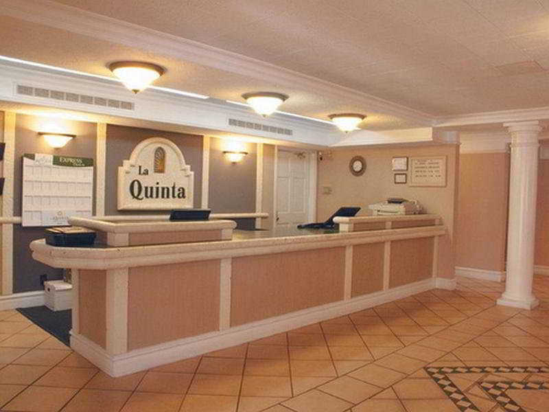 Quality Inn & Suites North Charleston - Ashley Phosphate Интерьер фото