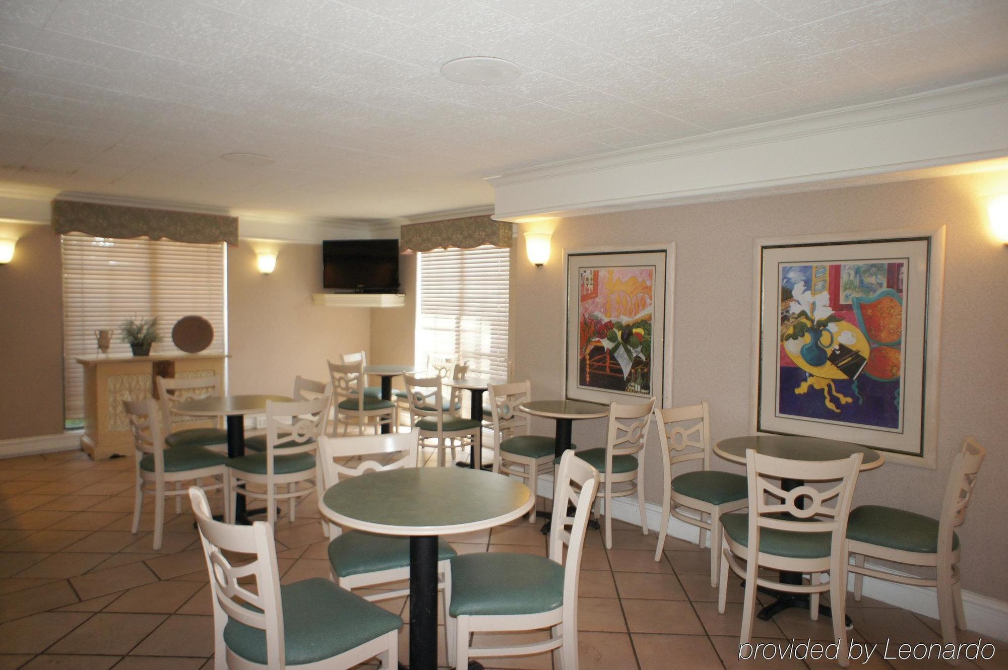 Quality Inn & Suites North Charleston - Ashley Phosphate Экстерьер фото