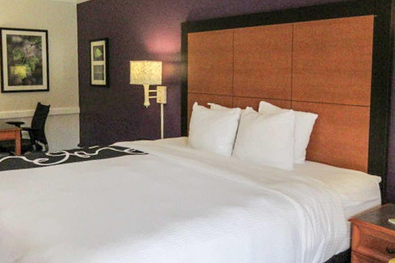 Quality Inn & Suites North Charleston - Ashley Phosphate Экстерьер фото
