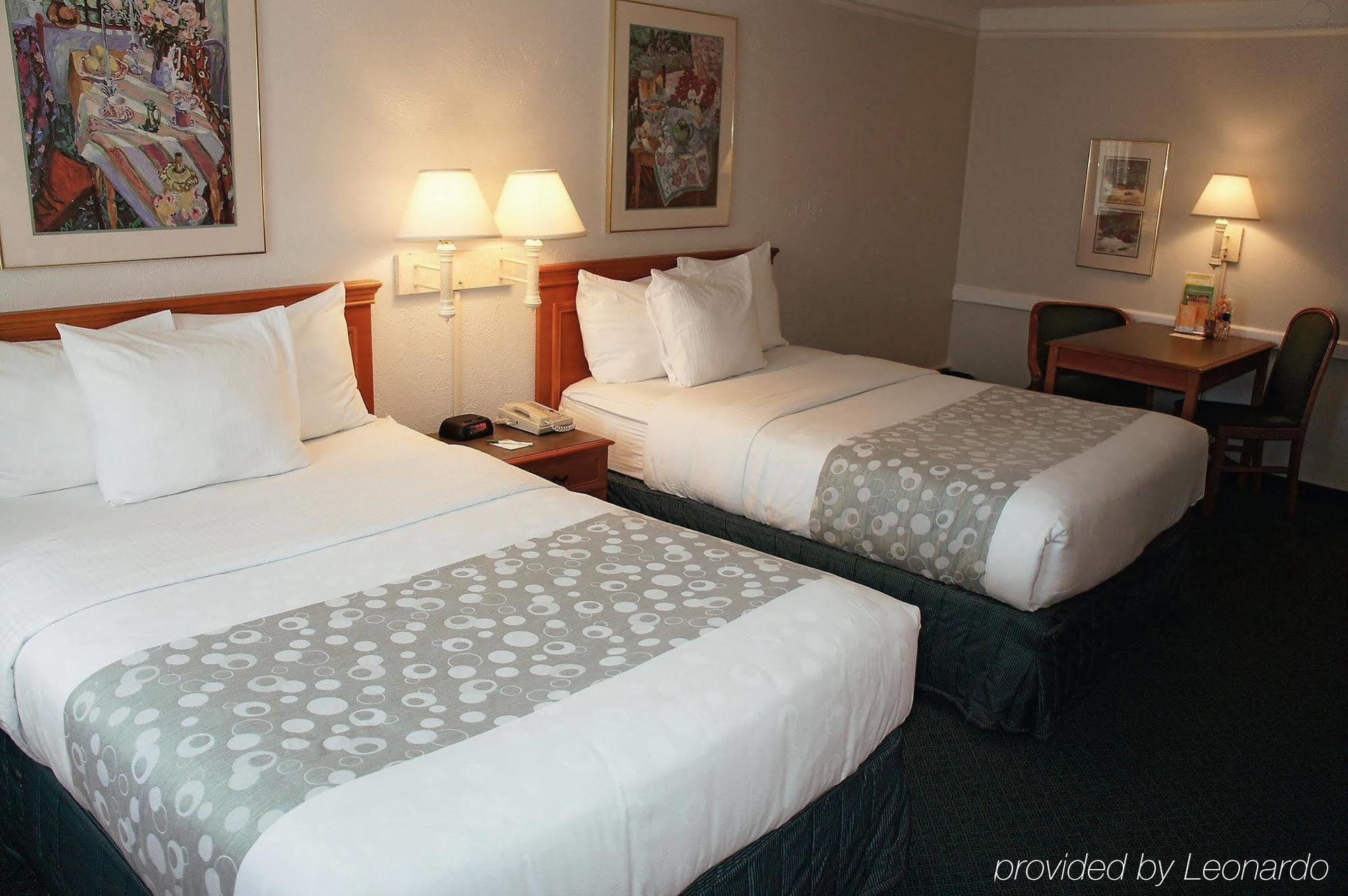 Quality Inn & Suites North Charleston - Ashley Phosphate Экстерьер фото