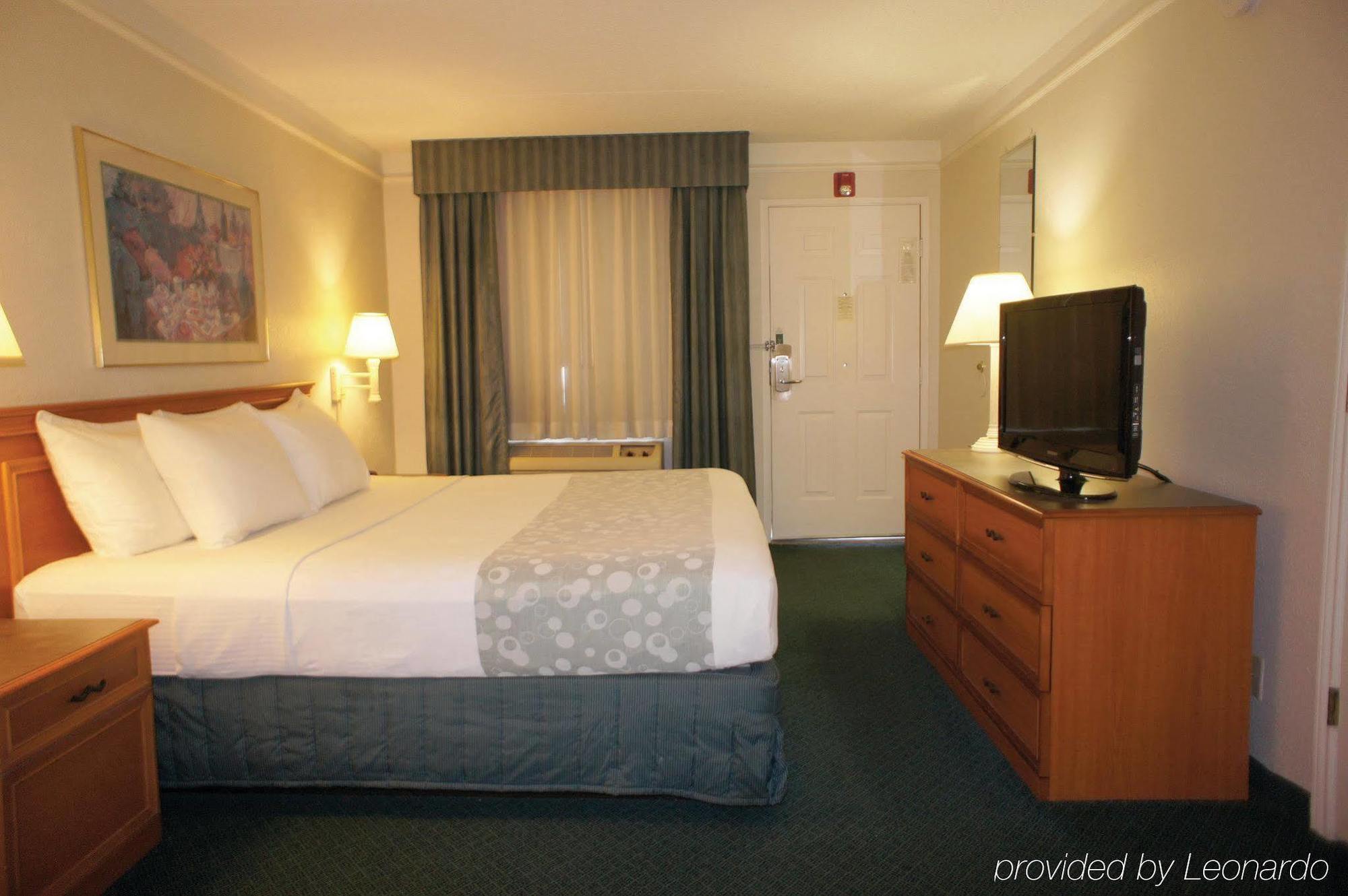 Quality Inn & Suites North Charleston - Ashley Phosphate Экстерьер фото