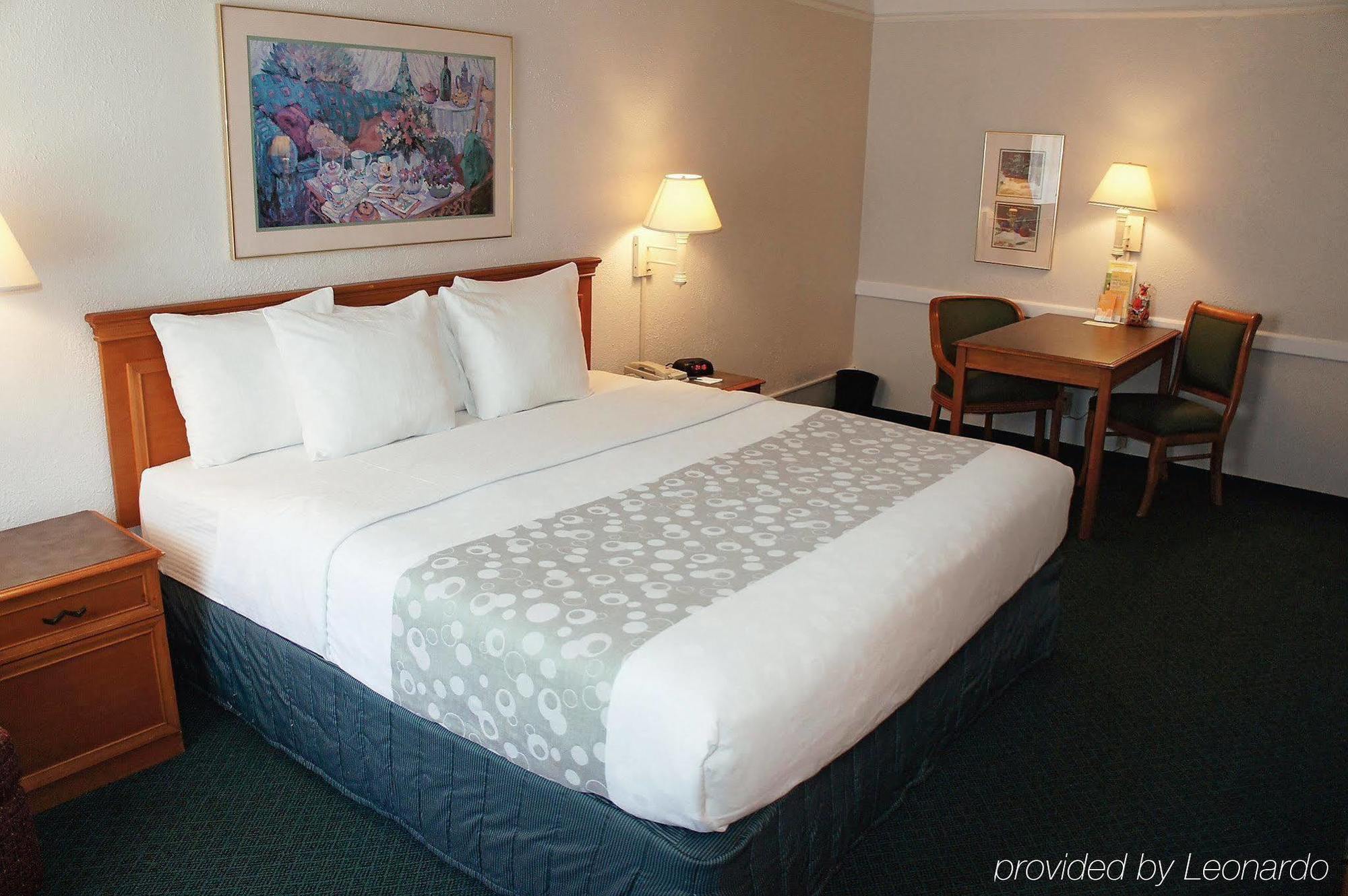 Quality Inn & Suites North Charleston - Ashley Phosphate Экстерьер фото